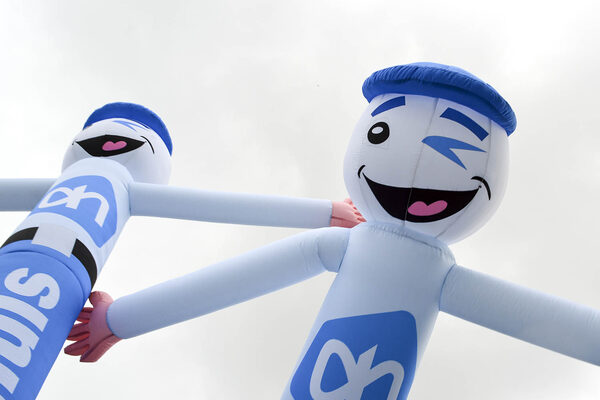 Los skytubes Albert Heijn 3D personalizados con un guiño juguetón son perfectos para varios eventos. Compre una hinchable air dancers personalizados en JB Hinchables España