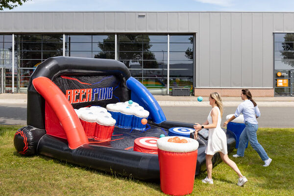 Opblaasbaar beerpong spel met interactieve spots om op te gooien kopen voor kinderen en volwassenen