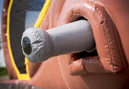 Encargue la pista americana inflable mini run pirate 8m para niños. Compre pistas americanas inflables en línea ahora en JB Hinchables España