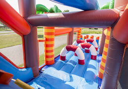 Compre una pista americana inflable con temática de tiburones con 7 elementos de juego y objetos coloridos para niños. Ordene pistas americanas inflables ahora en línea en JB Hinchables España