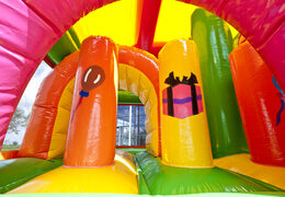 Castillo hinchable mediano con temática de princesa con tobogán y pilares en la superficie de salto, compra para niños. Ordene castillos hinchables en línea en JB Hinchables España