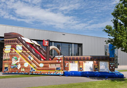 Mega tobogán inflable en el tema del mundo de los piratas con obstáculos en 3D para niños. Compre toboganes inflables ahora en línea en JB Hinchables España