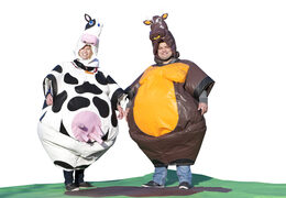 Ordene trajes de sumo inflables en el tema Cow & Bull para jóvenes y mayores. Comprar trajes de sumo hinchables online en JB Hinchables España