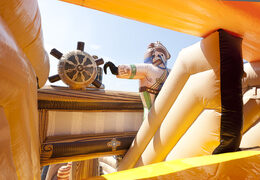Espectacular tobogán inflable en llamativa forma de barco pirata con geniales objetos en 3D e impresiones a todo color para niños. Compre toboganes inflables ahora en línea en JB Hinchables España