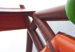 Ordene una pista americana inflable con temática de la jungla con 7 elementos de juego y objetos coloridos para niños. Compre pistas americanas inflables en línea ahora en JB Hinchables España