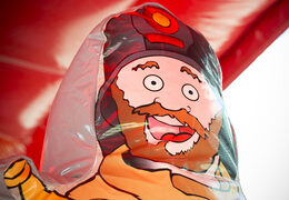 Pista americana inflable para bomberos de 8 metros de largo para niños. Compre pistas americanas inflables en línea ahora en JB Hinchables España