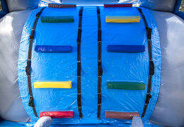 Ordene la pista americana de tiburones con objetos 3D para niños. Compre pistas americanas inflables en línea ahora en JB Hinchables España