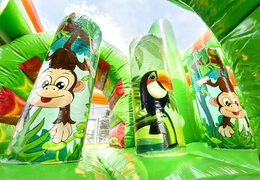 Castillo hinchable de gorilas safari multiplay con tobogán, objetos divertidos en la superficie de salto y llamativos objetos en 3D para niños. Ordene castillos hinchables en línea en JB Hinchables España