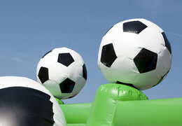 Castillo hinchable con temática de fútbol con tobogán, objetos divertidos en la superficie de salto y llamativos objetos en 3D para niños. Compre castillos hinchables en línea en JB Hinchables España