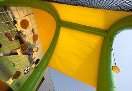 Compre una atracción tiro elevado fútbol adecuada para jóvenes y mayores, grandes y pequeños. Ordene la atracción inflable de patada de fútbol ahora en línea en JB Hinchables España