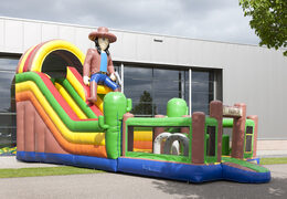 Tobogán inflable multifuncional en un tema de playa con una piscina de chapoteo, impresionante objeto 3D, colores frescos y los obstáculos 3D para niños. Compre toboganes inflables ahora en línea en JB Hinchables España