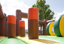 Tobogán inflable con temática de gorila con piscina de chapoteo, impresionante objeto 3D, colores frescos y el obstáculo 3D para niños. Ordene toboganes inflables ahora en línea en JB Hinchables España