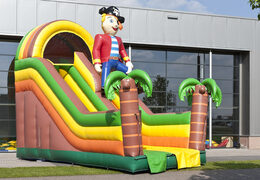 Tobogán multifuncional inflable en un tema pirata con una piscina de chapoteo, un objeto 3D impresionante, colores frescos y los obstáculos 3D para niños. Compre toboganes inflables ahora en línea en JB Hinchables España
