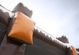 Obtenga una pista de rodillos inflable con un tema de invierno para jóvenes y mayores. Compra ahora online atracciones hinchables de invierno en JB Hinchables España