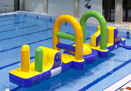 Ordene una carrera única de aventuras inflables herméticas en el mundo marino para jóvenes y mayores. Compra juegos de piscina hinchables ahora online en JB Hinchables España