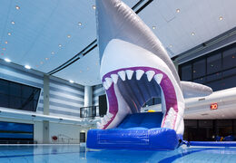 Obtenga un tobogán de piscina inflable con temática de tiburón hermético para jóvenes y mayores. Compra juegos de piscina hinchables ahora online en JB Hinchables España