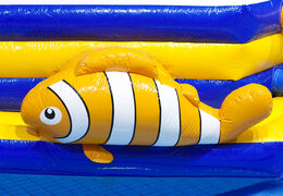 Compre una carrera de obstáculos inflable doble Zig Zag Zee única para jóvenes y mayores. Ordene juegos de piscina inflables ahora en línea en JB Hinchables España