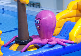 Consigue un barco inflable en un safari temático para jóvenes y mayores. Ordene juegos de piscina inflables ahora en línea en JB Hinchables España