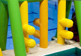 Ordene un curso de asalto inflable de cocodrilos con objetos divertidos para jóvenes y mayores. Comprar carreras de obstáculos hinchables online ahora en JB Hinchables España