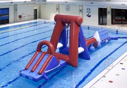 Ordene una carrera de obstáculos de piscina inflable doble con dos paredes de escalada, un objeto de equilibrio, una torre de columpio y un tobogán para niños. Comprar carreras de obstáculos hinchables online ahora en JB Hinchables España
