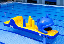 Deslice la carrera de obstáculos de ballenas con divertidos obstáculos en 3D para jóvenes y mayores. Comprar carreras de obstáculos hinchables online ahora en JB Hinchables España