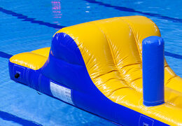 Ordene una larga carrera de asalto inflable con ballenas con divertidos obstáculos en 3D para jóvenes y mayores. Comprar carreras de obstáculos hinchables online ahora en JB Hinchables España