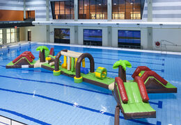 Compre una carrera de obstáculos inflable Double Hawaii Run XL de 16 metros de largo con varios objetos emocionantes para jóvenes y mayores. Ordene atracciones acuáticas inflables ahora en línea en JB Hinchables España