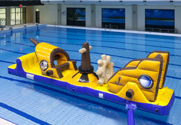 Ordena el curso de asalto del barco pirata con objetos divertidos para pequeños y mayores. Comprar carreras de obstáculos hinchables online ahora en JB Hinchables España