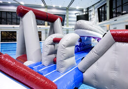 Ordene una isla de juegos inflable hermética con un tema de tiburón con una liana, una torre para escalar, un tobogán redondo y obstáculos para jóvenes y mayores. Compra juegos de piscina hinchables ahora online en JB Hinchables España