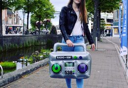 Hazte ya con tu Mini radio hinchable de pvc 538. Ordene sus hinchables personalizados en línea en JB Hinchables España