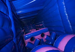 Ordene una pista americana inflable IR Lewton en tema de camión para interiores y exteriores. Compre pistas de americanas inflables en línea ahora en JB Promotions España