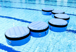 Ordene nenúfares inflables conectables para jóvenes y mayores. Compra atracciones acuáticas hinchables online ahora en JB Hinchables España