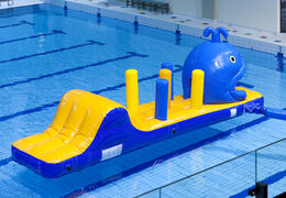 Carrera de obstáculos inflable Whale Run con divertidos obstáculos en 3D para jóvenes y mayores. Ordene carreras de obstáculos inflables en línea ahora en JB Hinchables España