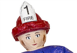 Ordene un castillo hinchable para los bomberos con un diseño único con dos entradas, un tobogán en el medio y objetos en 3D para niños. Compre castillos hinchables en línea en JB Hinchables España