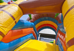 Comprar castillo hinchable de interior multiplay con tobogán en tema de barco pirata para niños. Ordene castillos hinchables en línea en JB Hinchables España