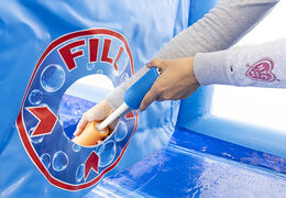 Consigue hinchables IPS Water Wars con cañones de agua para grandes y pequeños. Compra atracciones acuáticas hinchables online ahora en JB Hinchables España