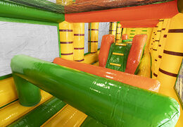 Obtenga su pista americana temática de la jungla modular de 19 m con objetos 3D a juego para niños en línea. Compre pistas americanas inflables en JB Hinchables España