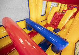 Pista americana modular inflable de 19 metros en tema estándar con objetos 3D a juego para niños. Compre pistas americanas inflables en línea ahora en JB Hinchables España