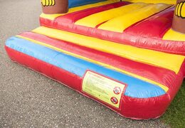 Castillo inflable estándar en llamativos colores y con un gran objeto 3D de un mono en la parte superior, a la venta para niños. Compre castillo inflable en línea en JB Hinchables España