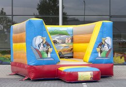 Pequeño castillo hinchable abierto a la venta con tema de coche para niños . Compra castillos hinchables ahora en línea en JB Inflatables