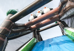 Compre una pista americana inflable de invierno de 17 metros de ancho con 7 elementos de juego y objetos coloridos para niños. Ordene pistas americanas inflables ahora en línea en JB Hinchables España