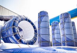 Compra Castillo hinchable de Frozen con toboganes, obstáculos con divertidos estampados temáticos de Frozen para niños. Ordene castillos hinchables en línea en JB Hinchables España