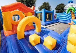 Ordene un castillo hinchable con temática de seaworld con múltiples toboganes y todo tipo de obstáculos divertidos con estampados para niños. Compre castillos hinchables en línea en JB Hinchables España