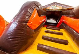 Compra un castillo hinchable pirata multifuncional Funcity con tobogán, el objeto 3D en la superficie de salto con un divertido diseño pirata para niños. Compre castillos hinchables en línea en JB Hinchables España