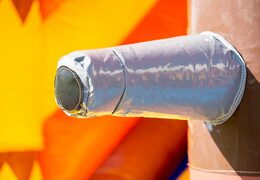 Compre un castillo hinchable de temática pirata con un tobogán para niños. Compre castillos hinchables en línea en JB Hinchables España