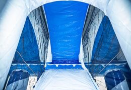 Castillo hinchable de hielo multijugador con tobogán en el medio y objetos 3D para niños. Ordene castillos hinchables en línea en JB Hinchables España