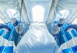 Compre Castillo hinchable con temática de hielo en un diseño único con dos entradas, un tobogán en el medio y objetos en 3D para niños. Ordene castillos hinchables en línea en JB Hinchables España