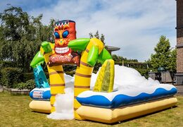 Ordene un gran castillo inflable con burbujas abiertas con espuma en el tema tropical hawaii para niños. Compre castillos inflables en línea en  JB Hinchables España