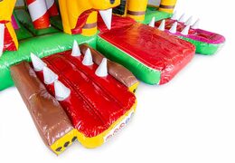 Castillo hinchable interior multijugador Jungleworld con un diseño único con dos entradas, un tobogán en el medio y objetos 3D para niños. Compre castillos hinchables en línea enJB Hinchables España