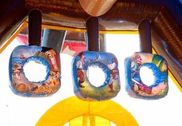 Compre castillo  inflable pirata combinada de tiro cubierta, con juego de cañones y tobogán para niños. Ordene castillos inflables en JB Hinchables España